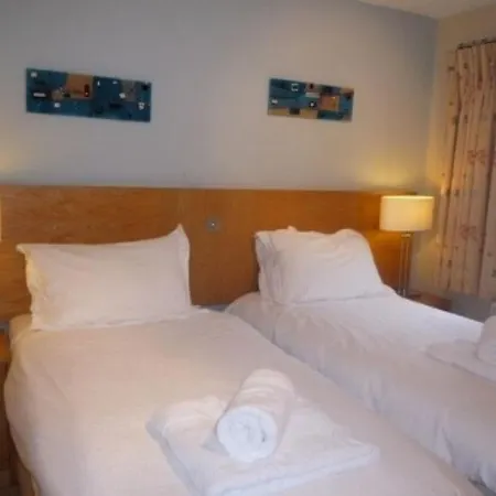 Bridge 10, Within Walking Distance Of Town Centre, Strictly No Pets Semesterbostad